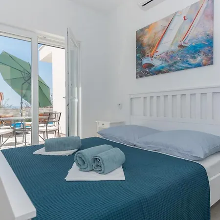 Dante With Sea View & Private Pool Makarska